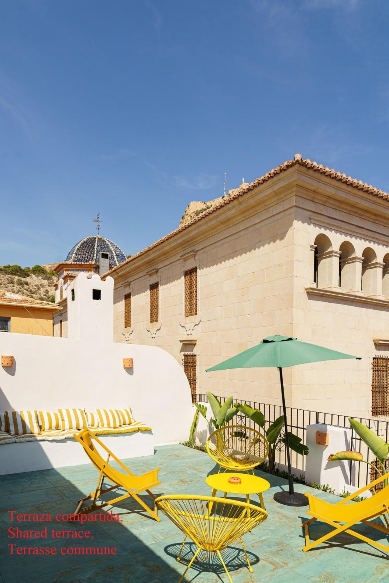 Cozy Charming Apartment In Historic Center Alicante Exterior photo